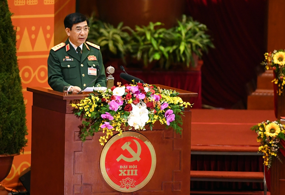 Thượng tướng Phan Văn Giang, Ủy viên Trung ương Đảng, Ủy viên Thường vụ Quân ủy Trung ương, Tổng tham mưu trưởng Quân đội nhân dân Việt Nam, Thứ trưởng Bộ Quốc phòng trình bày tham luận tại Đại hội.